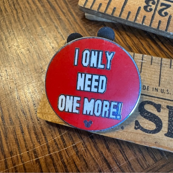 Disney I Only Need One More Hidden Mickey Pin Trading Phrases Completer Pin - Picture 1 of 2